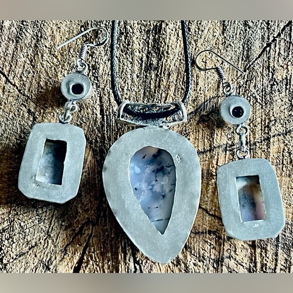 Dendritic Agate Pendant & Earrings Set - Picture 10 of 11